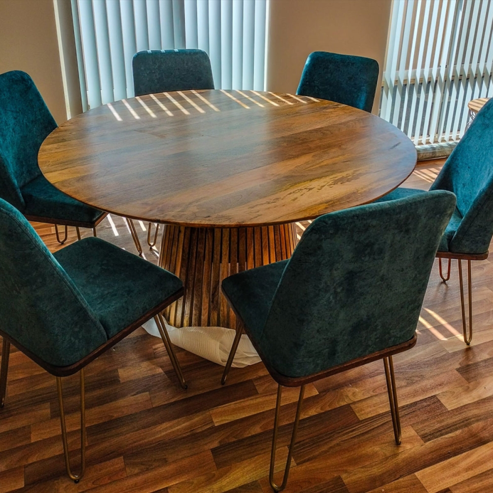 round dining table